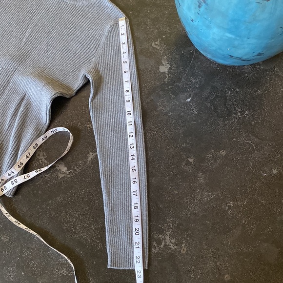 a.n.a A New Approach, long sleeve gray ribbed turtleneck sweater-top Medium - Picture 7 of 7